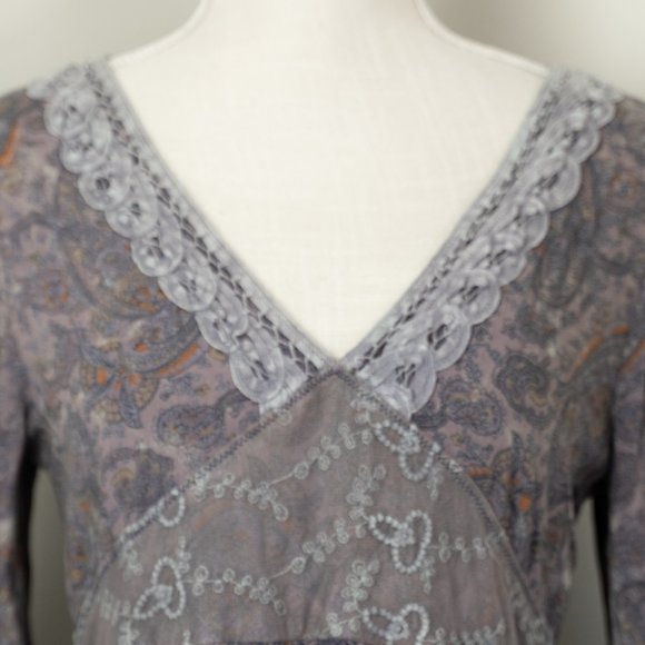 Gimmicks by BKE High Mesh Lace Boho Bell Blouse Top, Women's Sz S Gray/Purple - Picture 2 of 7